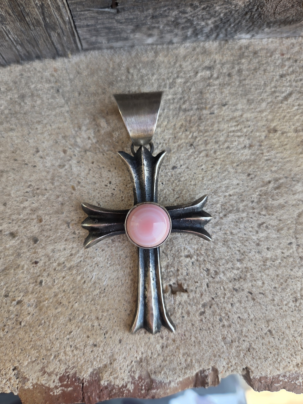 Chimney Butte Pink Conch Cross Pendanr